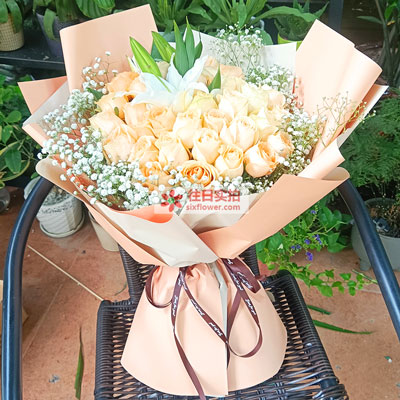 赣州33朵香槟玫瑰百合，心里永远是你